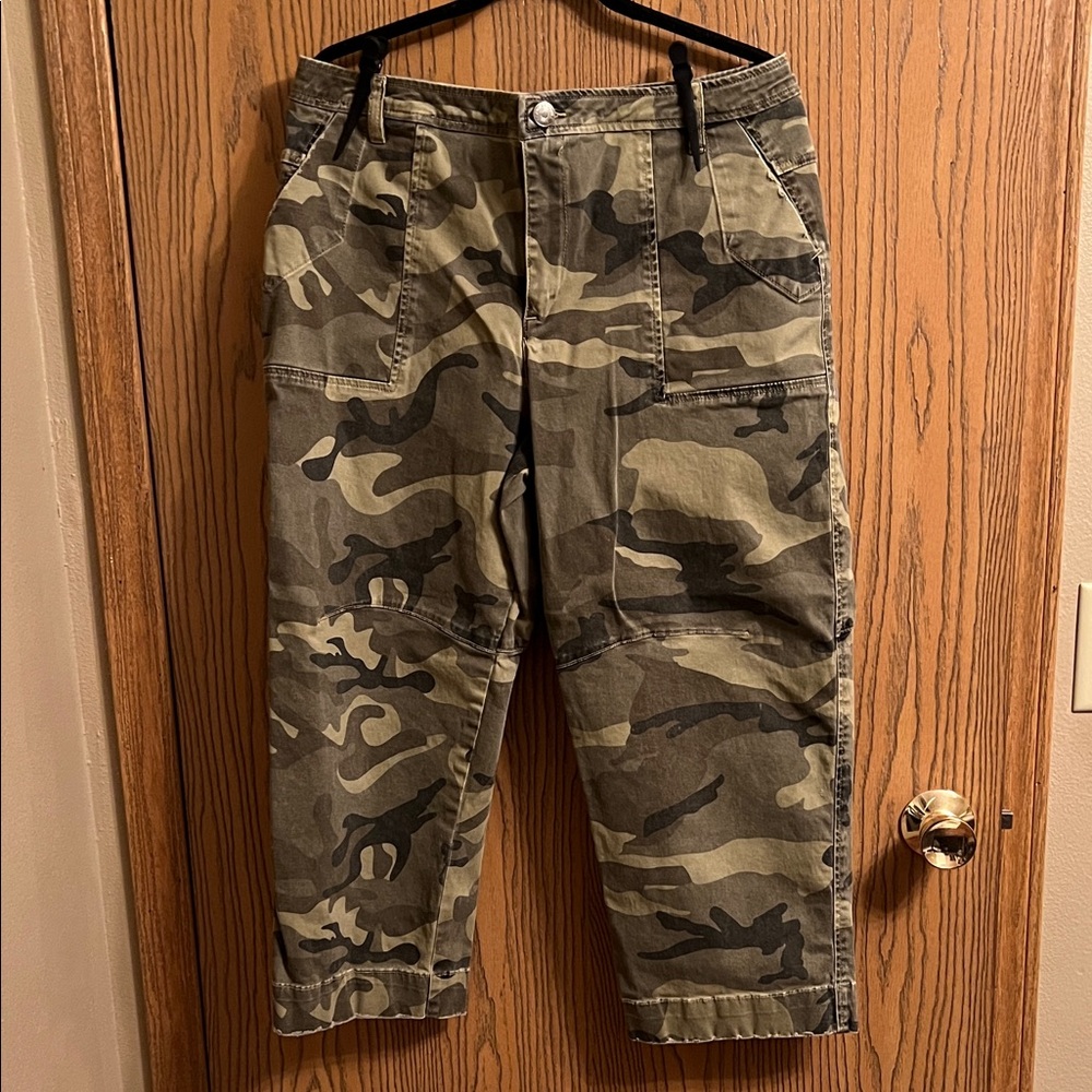 KUT From The Cloth Womens Camo Utility Pants - Olive Camo